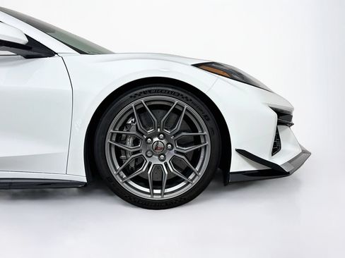 Used 2024 Chevrolet Corvette Z06 w/ Z07 Performance Package RWD image 26