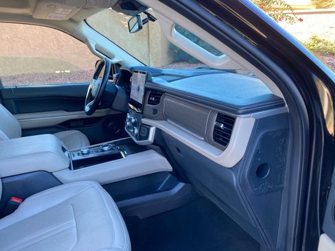 Used 2024 Ford Expedition Limited image 56