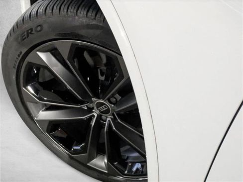 Certified 2025 Audi Q7 3.0T Premium Plus image 10