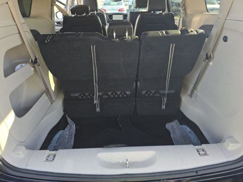 Used 2024 Chrysler Pacifica Touring-L image 9