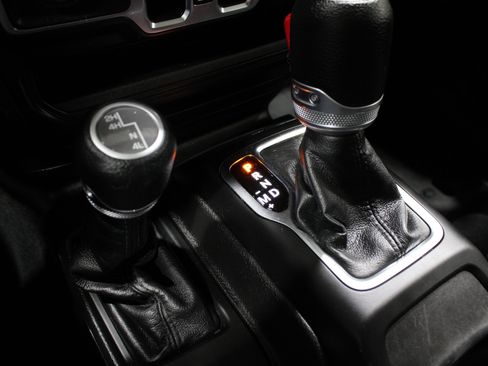 Used 2023 Jeep Gladiator Willys image 22