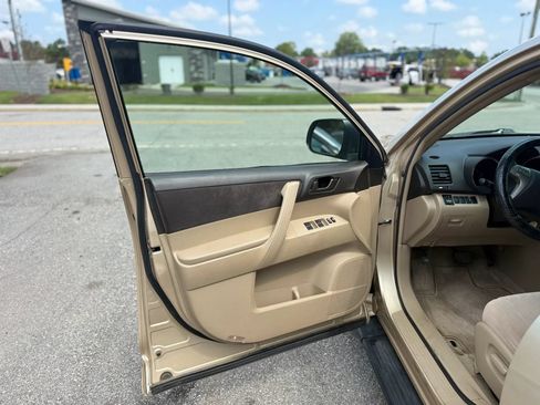 Used 2010 Toyota Highlander 2WD image 12