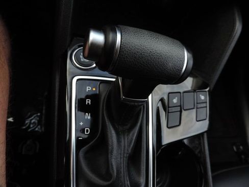 Used 2025 Kia Sportage EX image 22