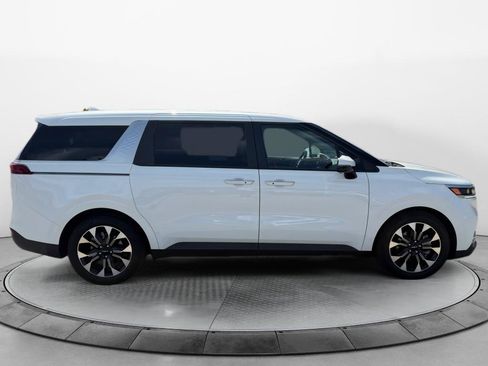 Used 2024 Kia Carnival EX FWD image 2