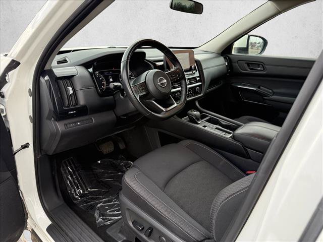 Used 2024 Nissan Pathfinder SV FWD image 11