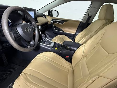 Used 2019 Toyota RAV4 XLE w/ Convenience Package FWD image 10