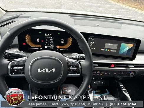 Certified 2025 Kia Sorento S w/ Panoramic Sunroof Package image 14