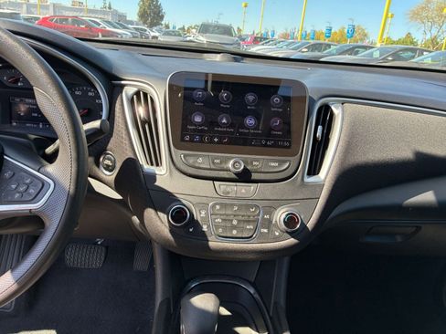 Used 2024 Chevrolet Malibu LT image 17