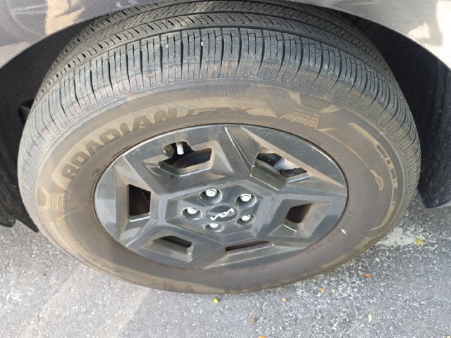Certified 2025 Kia Carnival FWD image 5