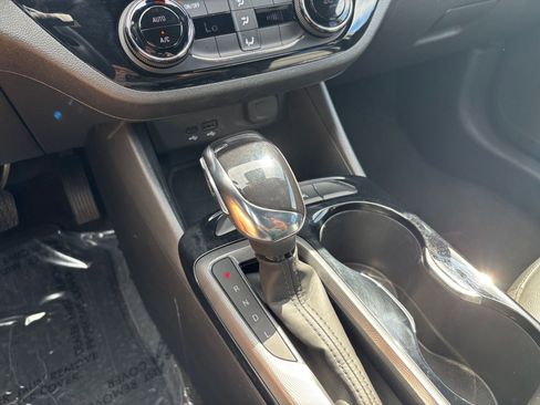 Used 2025 Buick Envista Sport Touring image 41