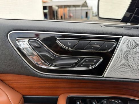 Used 2019 Lincoln Navigator L Reserve w/ Cargo Package AWD/4WD image 27