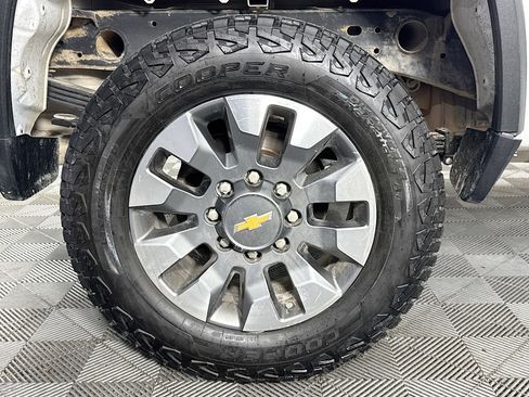 Used 2022 Chevrolet Silverado 2500 Custom w/ Custom Value Package image 30