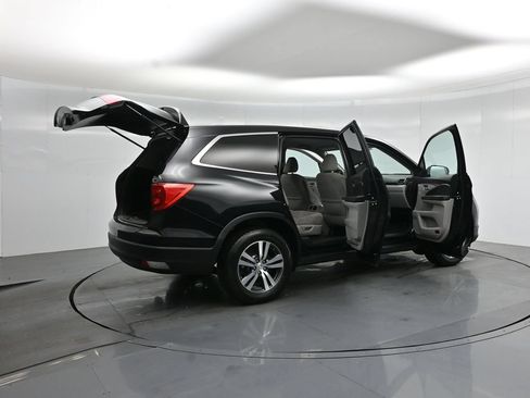 Used 2017 Honda Pilot EX image 4
