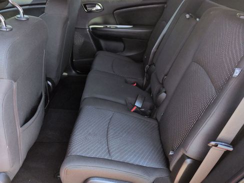 Used 2019 Dodge Journey SE FWD image 18