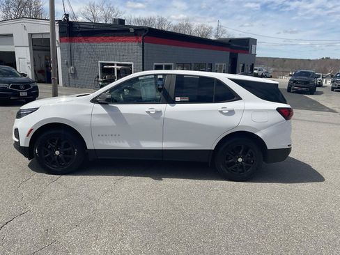 Used 2022 Chevrolet Equinox LS AWD/4WD image 2