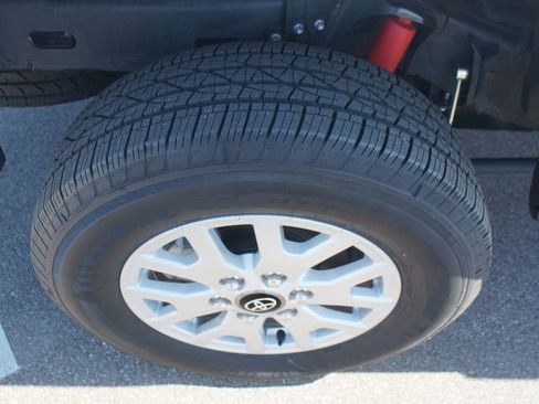 Used 2025 Toyota Tacoma SR5 AWD/4WD image 27