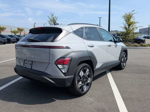 Used 2025 Hyundai Kona SEL FWD image 3