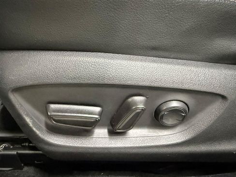 Used 2019 Toyota Camry XSE FWD image 12