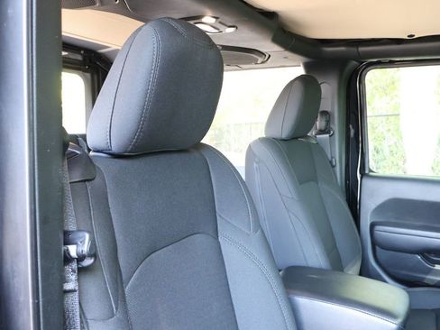 Used 2022 Jeep Wrangler Sport image 39