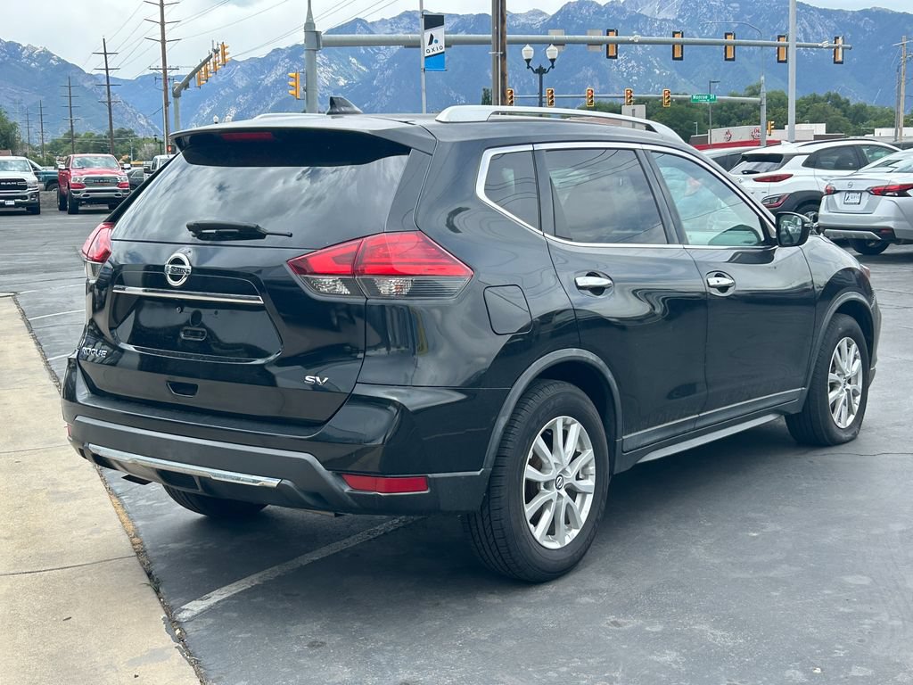 Used 2017 Nissan Rogue SV FWD image 4