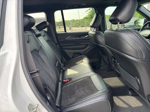 Used 2023 Jeep Grand Cherokee Altitude AWD/4WD image 14