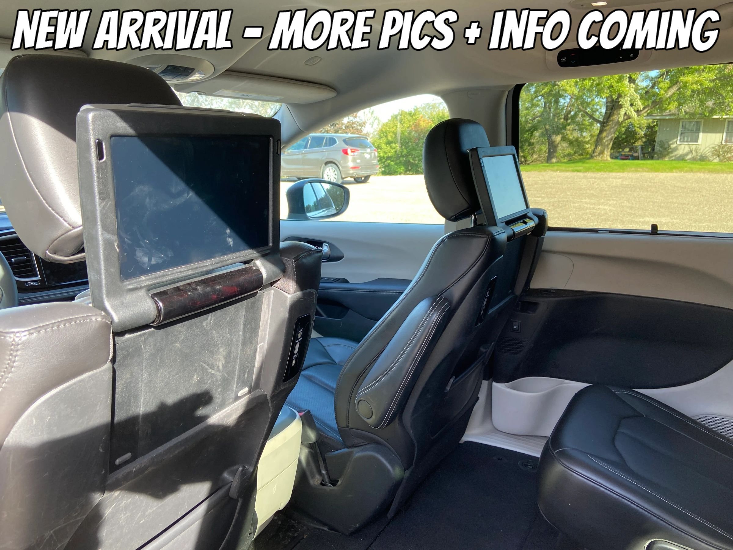 Used 2023 Chrysler Pacifica Touring-L w/ Uconnect Theater Family Group AWD/4WD image 5
