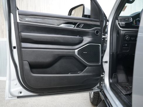 Used 2022 Jeep Wagoneer Series II w/ Premium Group I image 27