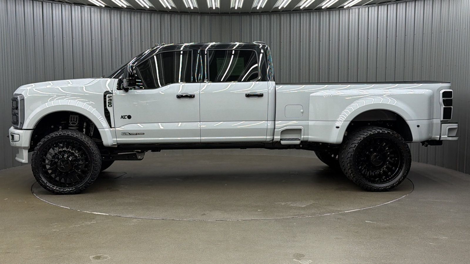 Used 2026 Ford F450 Platinum w/ Platinum Plus Package AWD/4WD image 2