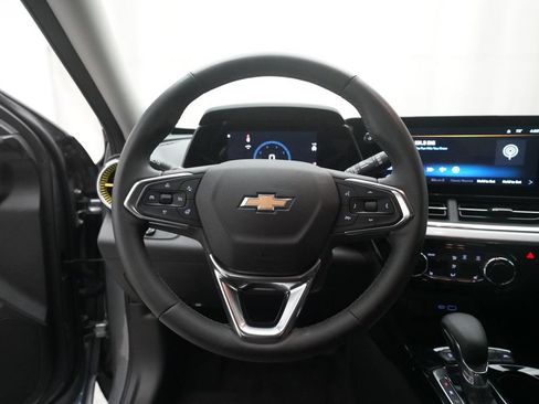 Used 2024 Chevrolet Trax LT w/ Driver Confidence Package FWD image 16