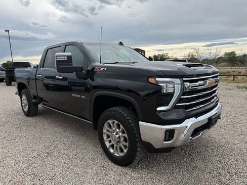 Used 2025 Chevrolet Silverado 2500 LTZ w/ LTZ Plus Package AWD/4WD image 2