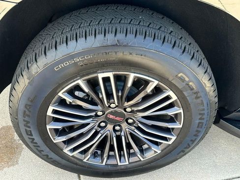 Used 2025 GMC Yukon Elevation image 14