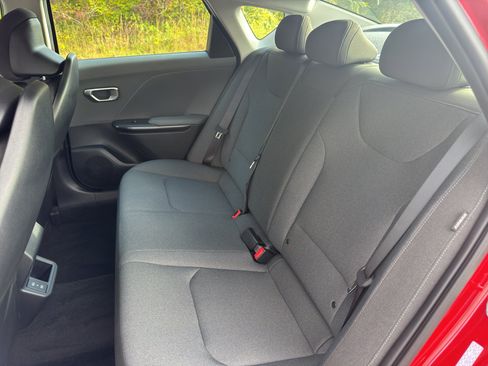 New 2025 Kia K4 LXS image 11