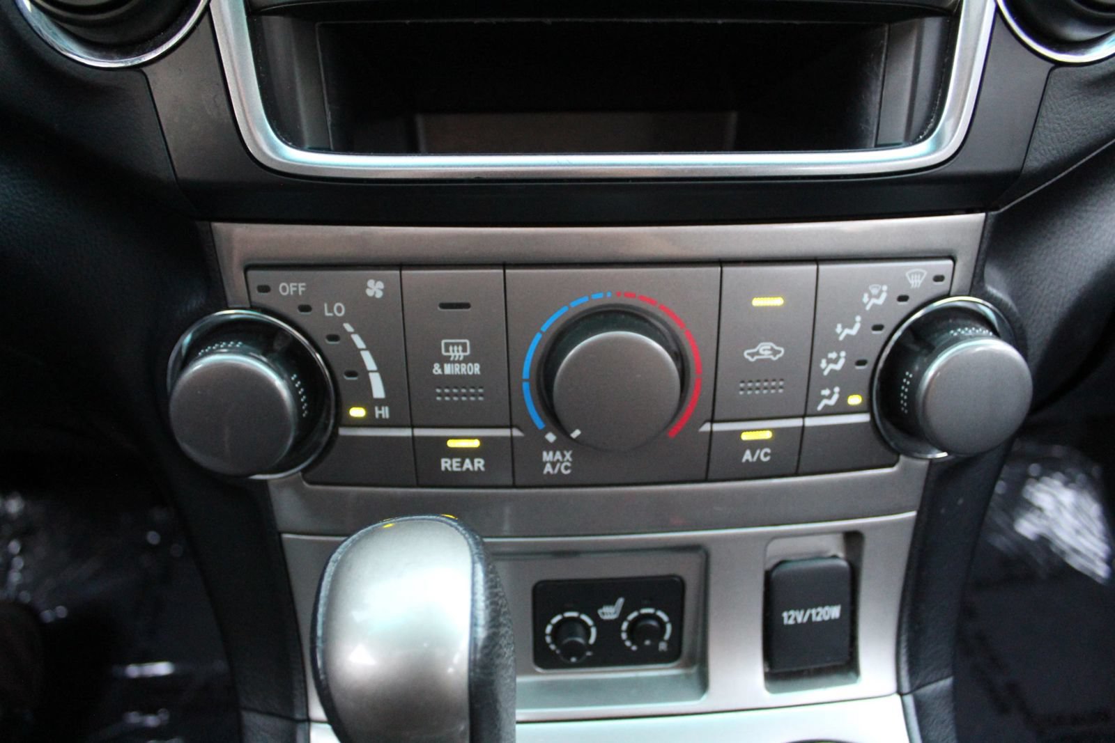 Used 2013 Toyota Highlander SE FWD image 24