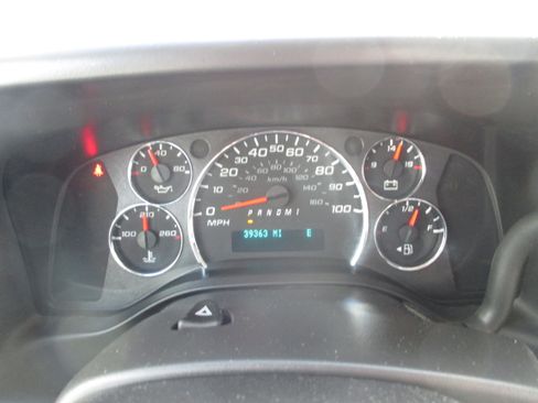 Used 2017 Chevrolet Express 2500 LS image 21