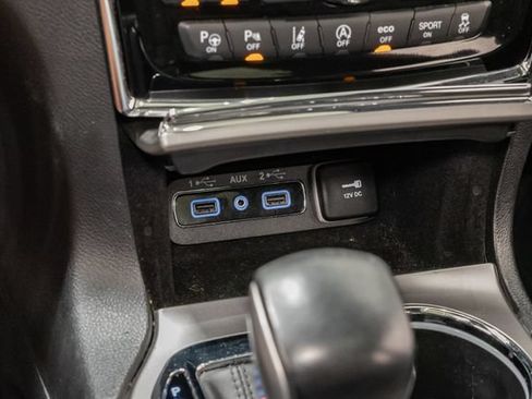 Used 2020 Jeep Grand Cherokee Limited w/ Luxury Group II AWD/4WD image 24