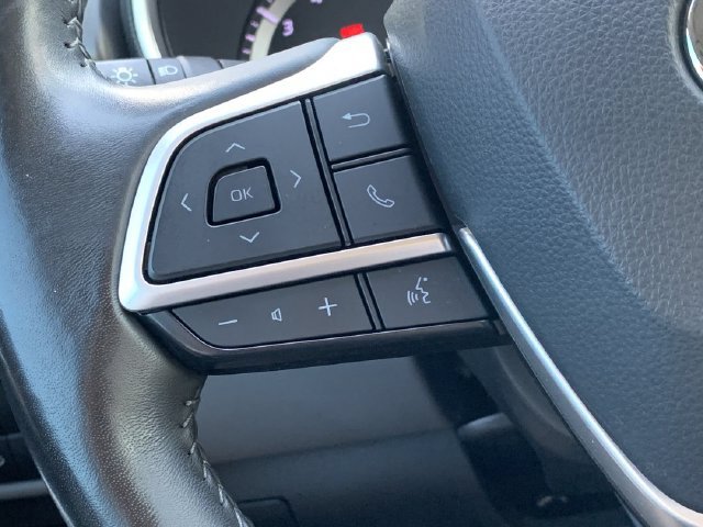 Used 2023 Toyota Highlander XLE FWD image 24