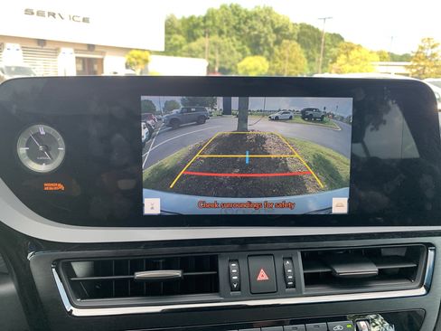 Used 2025 Lexus ES 300h w/ Premium Package FWD image 25