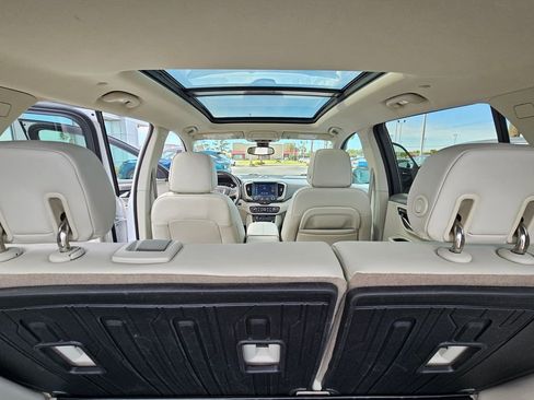 Used 2020 GMC Terrain Denali w/ Denali Premium Package FWD image 12