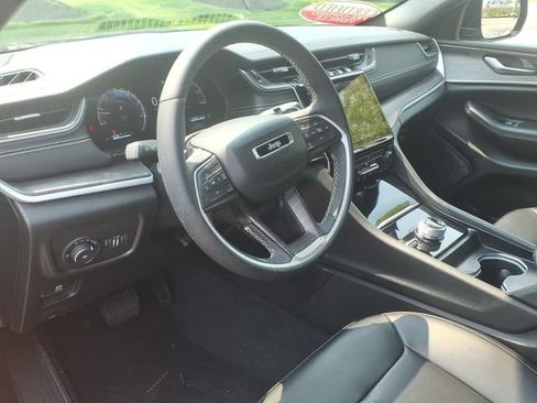 Certified 2024 Jeep Grand Cherokee Limited w/ Black Appearance Package AWD/4WD image 7
