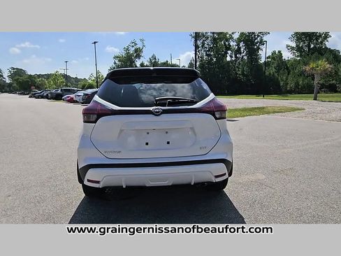 Used 2024 Nissan Kicks SR w/ SR Premium Package FWD image 22