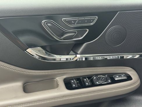 New 2025 Lincoln Corsair Reserve image 24