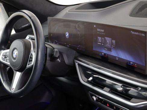 Certified 2023 BMW X7 xDrive40i w/ M Sport Package image 22