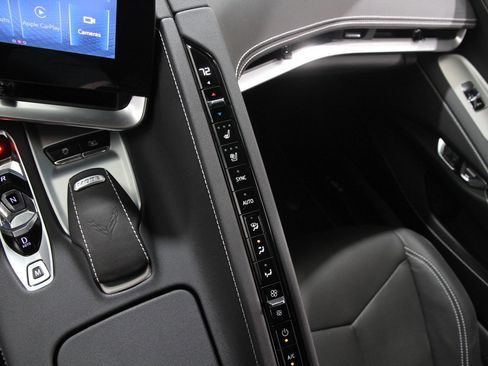 Used 2025 Chevrolet Corvette Stingray Preferred Cpe w/ 2LT image 18