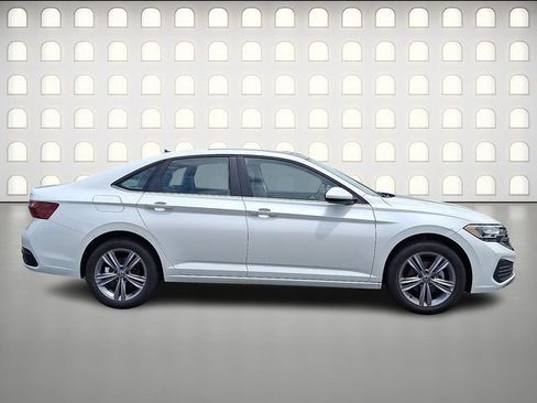 Used 2023 Volkswagen Jetta SE w/ Panoramic Sunroof Package FWD image 8