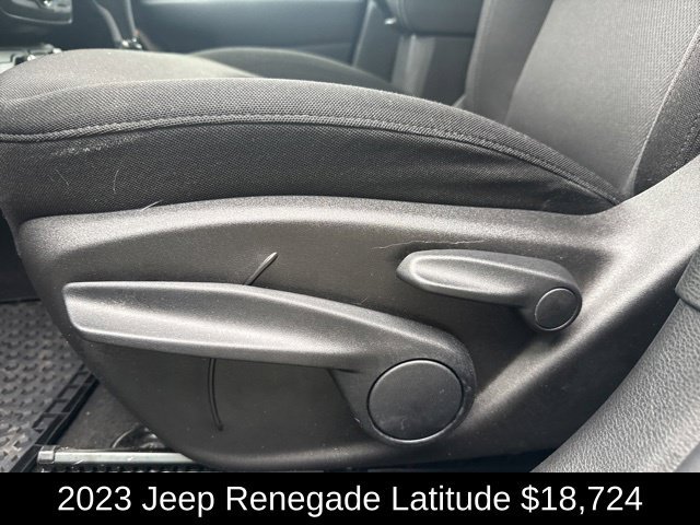 Used 2023 Jeep Renegade Latitude AWD/4WD image 13