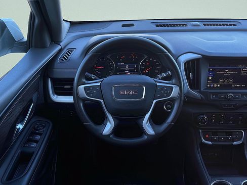 Used 2024 GMC Terrain SLE AWD/4WD image 10