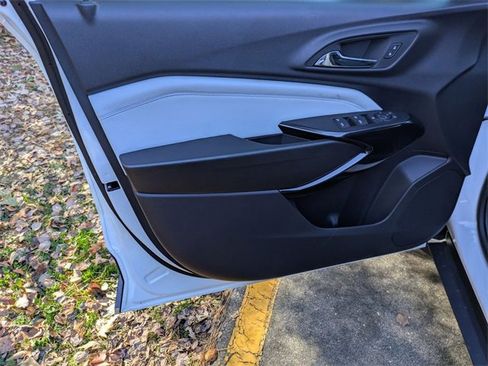 New 2026 Chevrolet Trax LT image 8