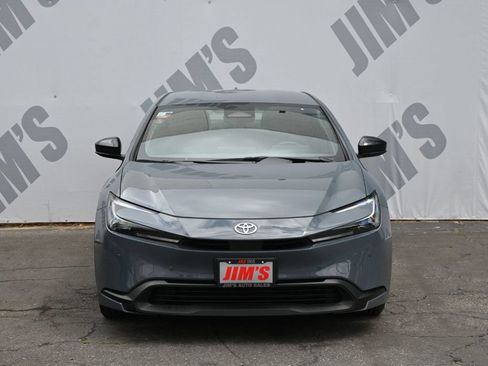 Used 2025 Toyota Prius LE FWD image 2