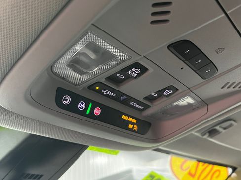 Certified 2023 GMC Acadia SLE w/ Driver Convenience Package image 16