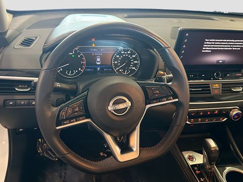 Used 2023 Nissan Altima 2.5 SR w/ SR Premium Package FWD image 18